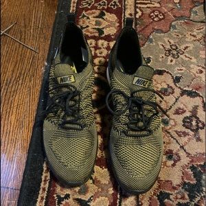 Nike racer flyknit. Gold. 11.